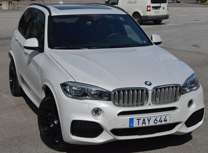 Vit BMW X5 50I stulen i Nynäshamn
