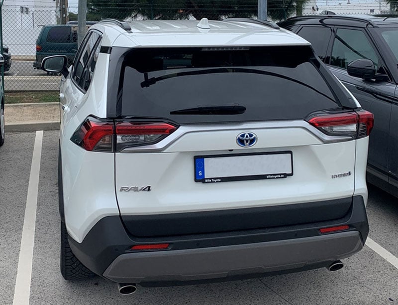 Vit Toyota RAV4 Hybrid AWD stulen i Stäket, nordväst om Stockholm