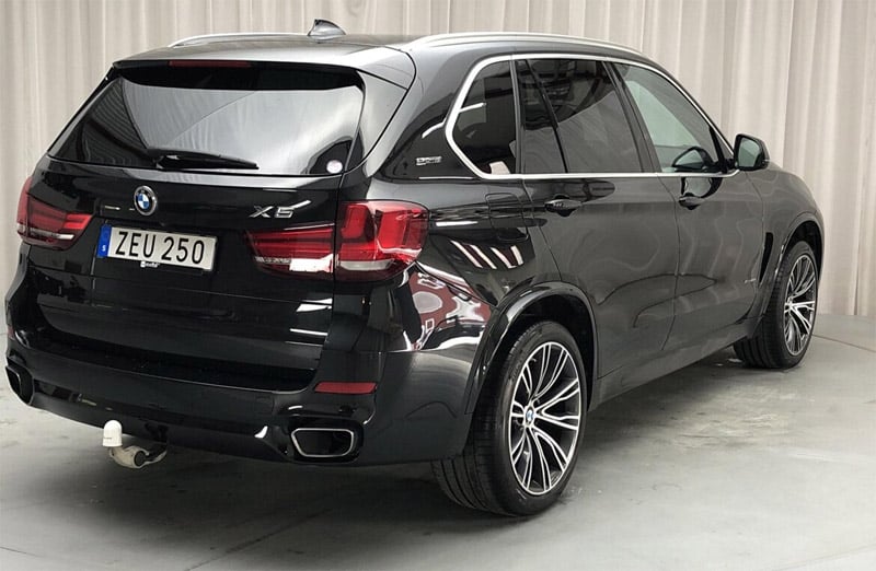 Svart BMW X5 40E I Performance stulen i Tumba sydväst om Stockholm