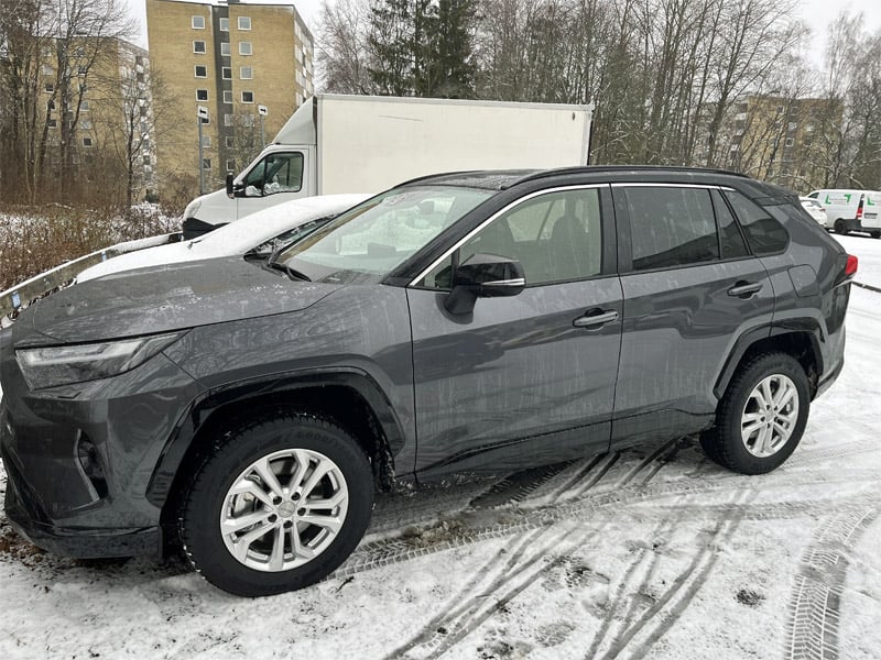 Grå Toyota RAV4 Hybrid AWD stulen i Sundbyberg utanför Stockholm