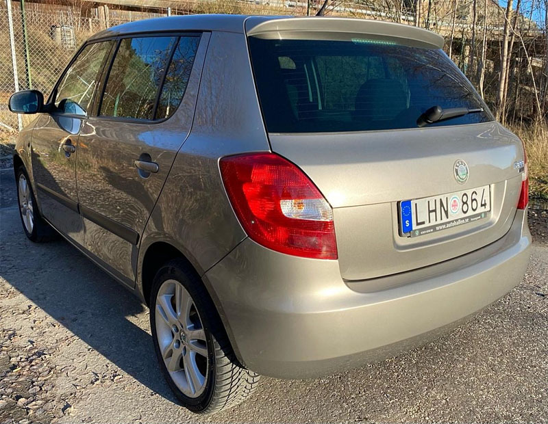 Ljusbrun Skoda Fabia 1.4 Sport stulen i Uddevalla