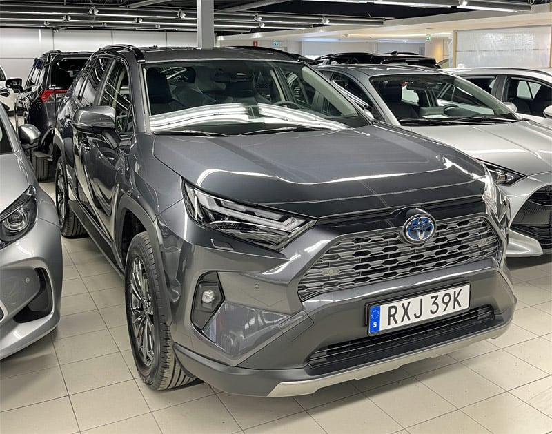 Mörkgrå Toyota RAV4 Hybrid AWD stulen på Lilla Essingen i Stockholm