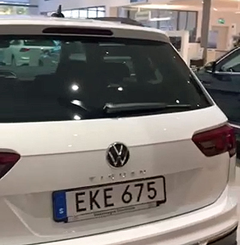 Vit Volkswagen Tiguan stulen i Vårby, Stockholm