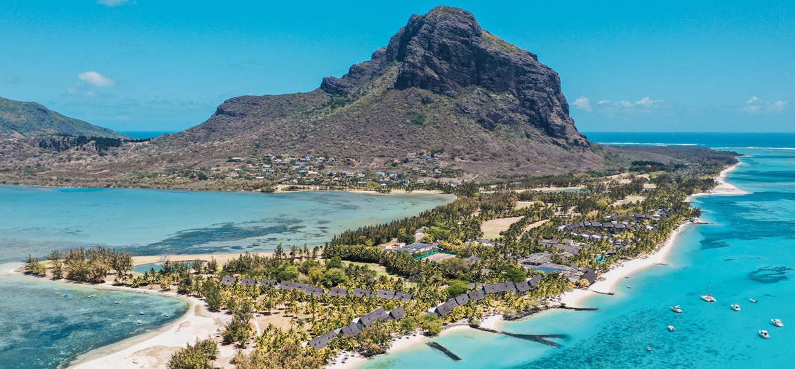 Paradis Beachcomber is set against the backdrop of the iconic Le Morne mountain (UNESCO World Heritage Site).