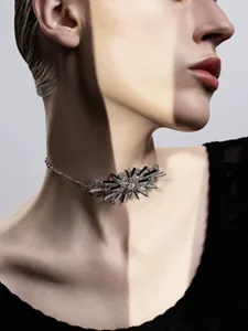 Dazzling Star necklace with diamonds and sapphires set in white gold – worn as a choker