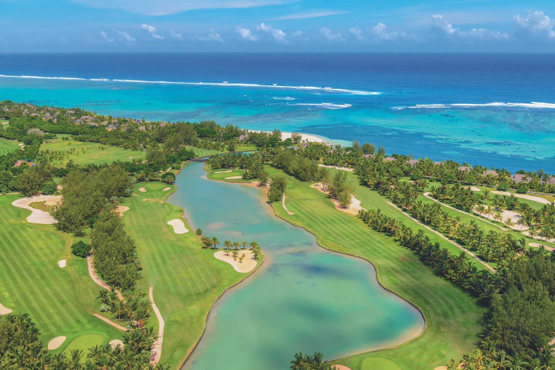 Paradis Beachcomber Golf & Resort