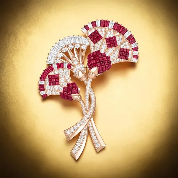 Van Cleef & Arpels Fascinating Egypt Fleur de Lotus Mystérieuse clip