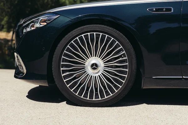 The silver-finish forged wheels in the new Mercedes-Maybach S 680 keep the Mercedes-Benz star perfectly upright.
