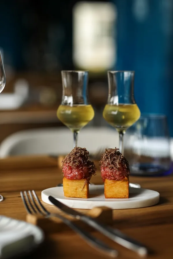 Tuna tartare on potato gratin at Samna Marbella.