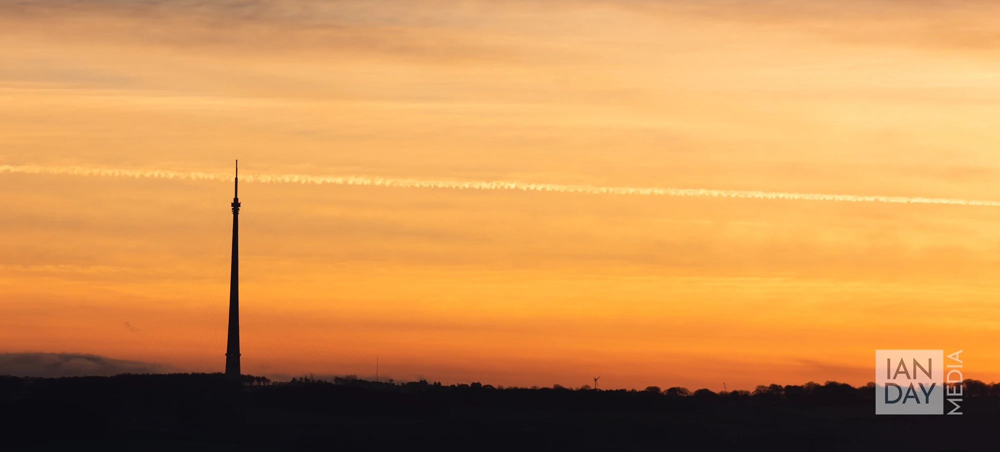 The sun sets behind the Emley Moor television tower in West Yorkshire. Ian Day Media - Photography, Editing & Training.