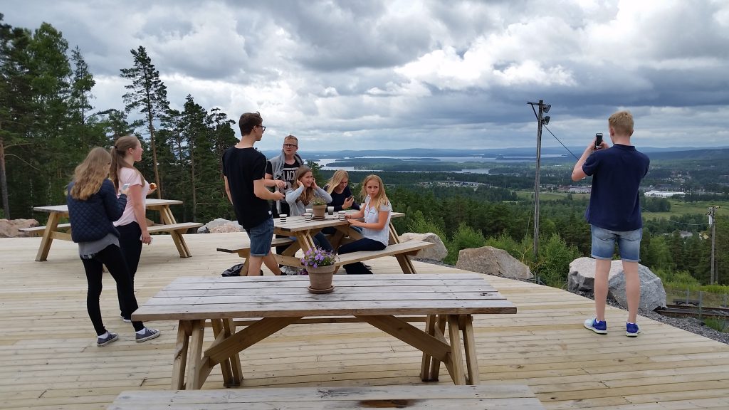 Utsikten från Lugnet är fantastisk, precis som våra konfirmander!