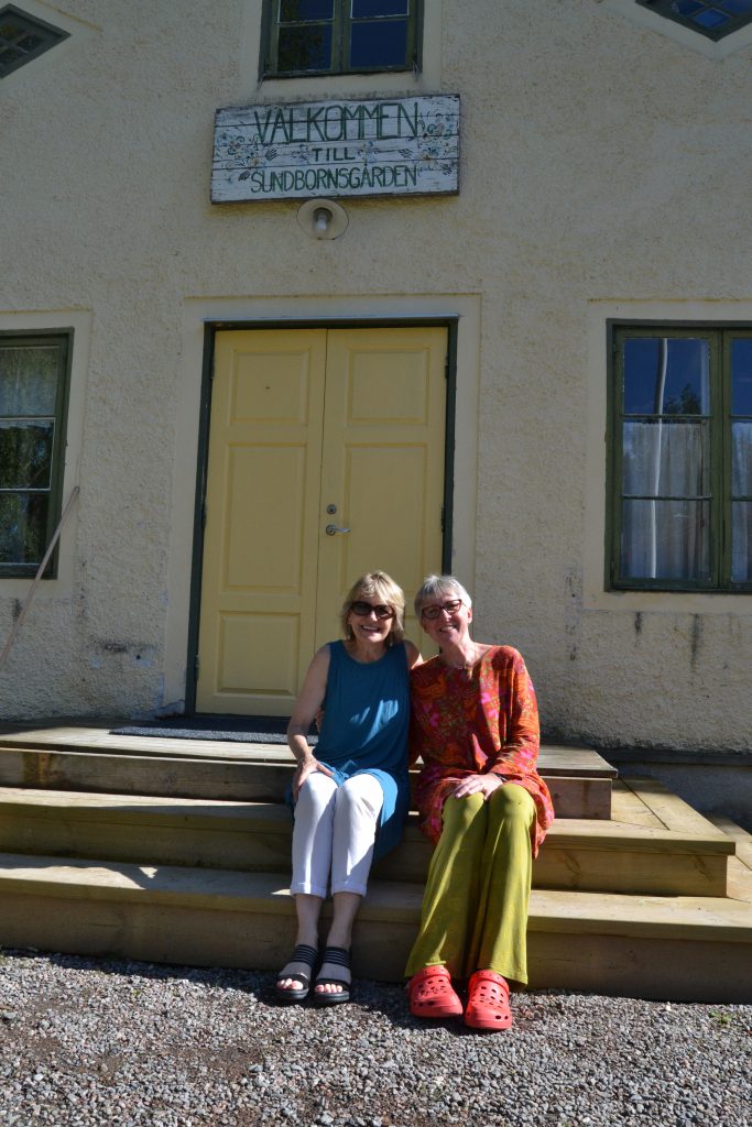 Två konfirmander från 1974, Kajsa och Kristina Pichalski (Lindgren) återses efter 40 år