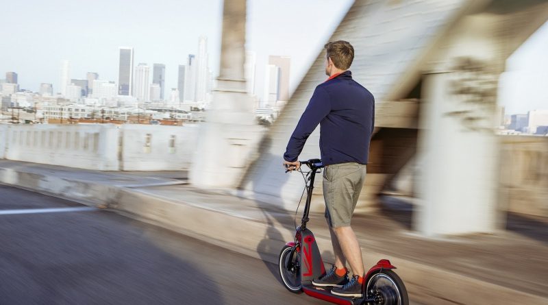 nu 25 km/u met een elektrische step