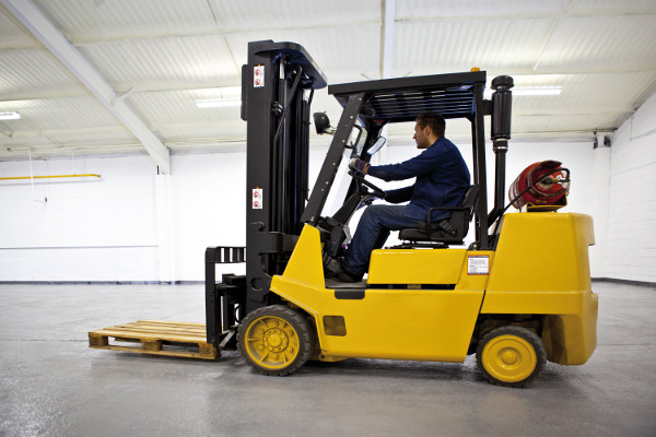 Corso per Patentino Carrelli Industriali, Carrelli Semoventi con Braccio Telescopico e Carrelli Sollevatori, Elevatori, Semoventi, Telescopici e Rotativi