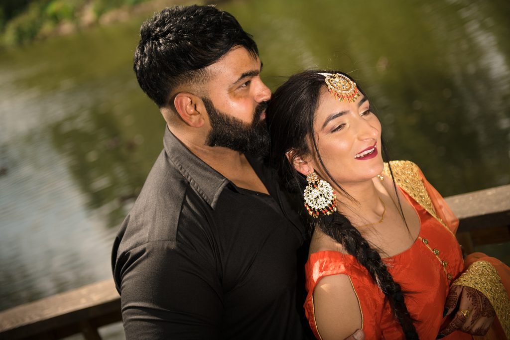 What to Wear for Stunning Engagement Photos in 2025