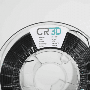 Frontalaufnahme einer Spule mit schwarzem PC / ABS-Filament von CR3D, in einer transparenten Kunststoffverpackung. Die Etikettierung auf der Spule zeigt technische Details wie Material, Farbe, Durchmesser, Drucktemperatur und Menge.