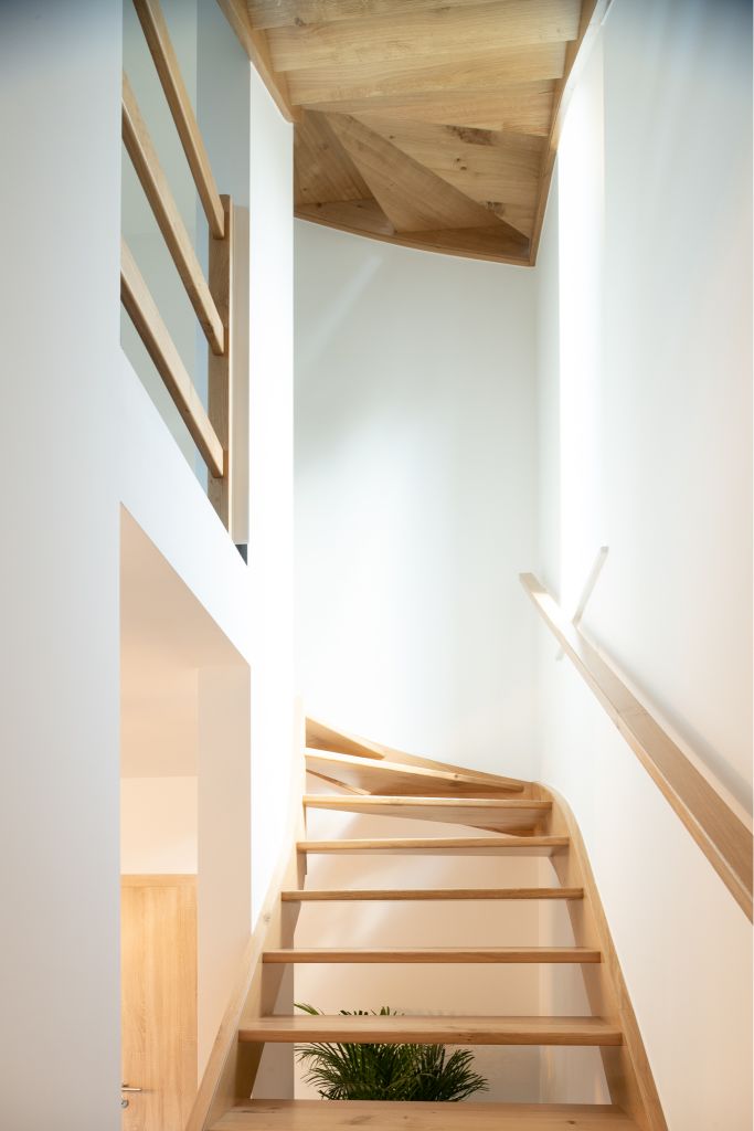 Escalier de maison contemporaine à Spa
