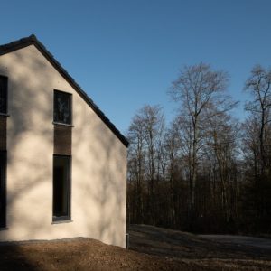 Façade arrière d'une maison contemporaine Spa