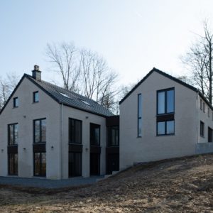 Façade arrière d'une maison contemporaine Spa