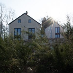 Façade arrière d'une maison contemporaine Spa