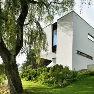 Façade arrière d'une maison contemporaine à Lasne