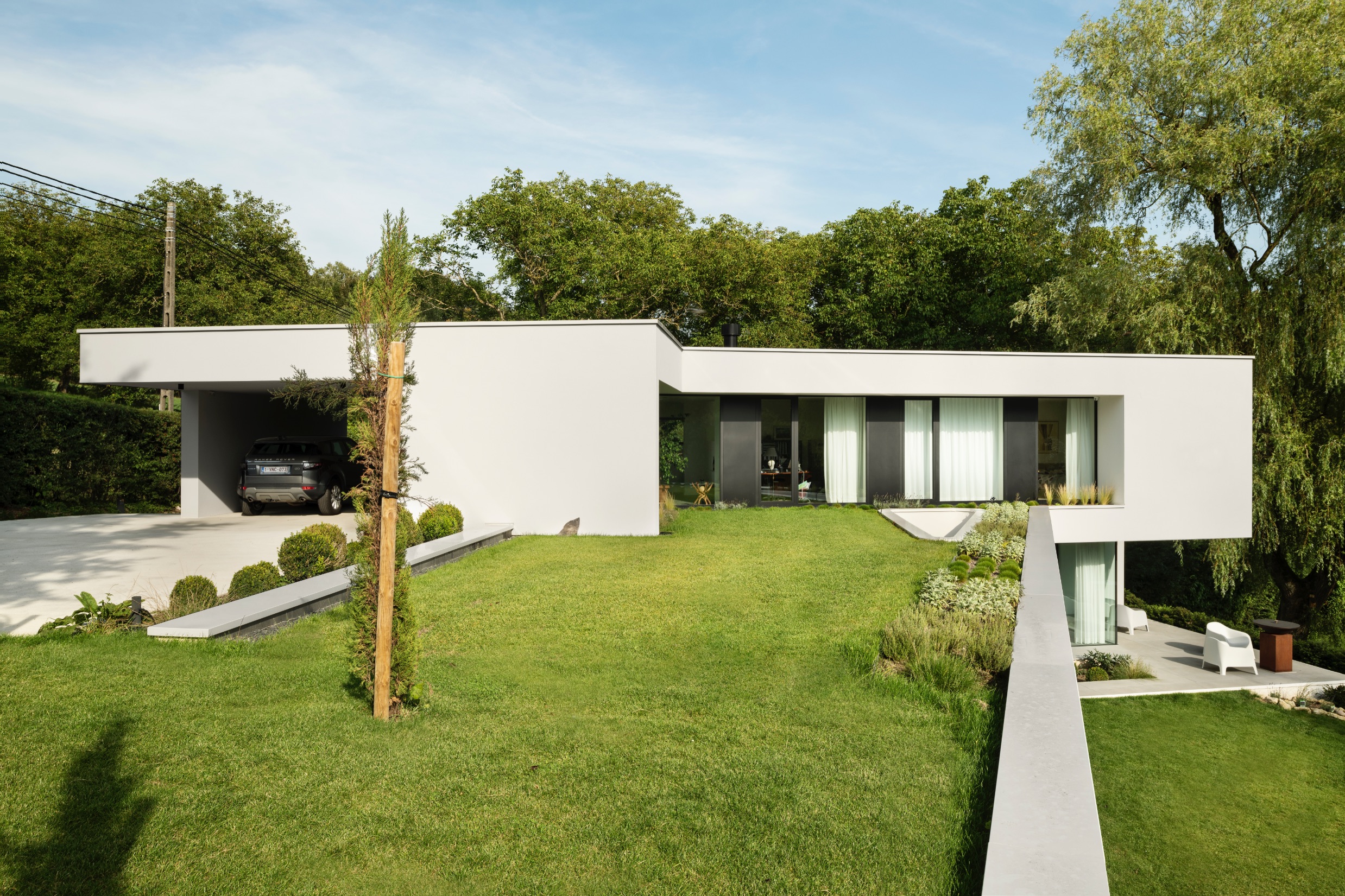 Façade arrière d'une maison contemporaine à Lasne