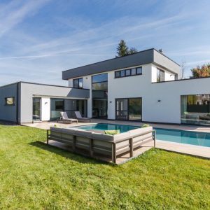 Réalisation contemporaine avec piscine Beaufays