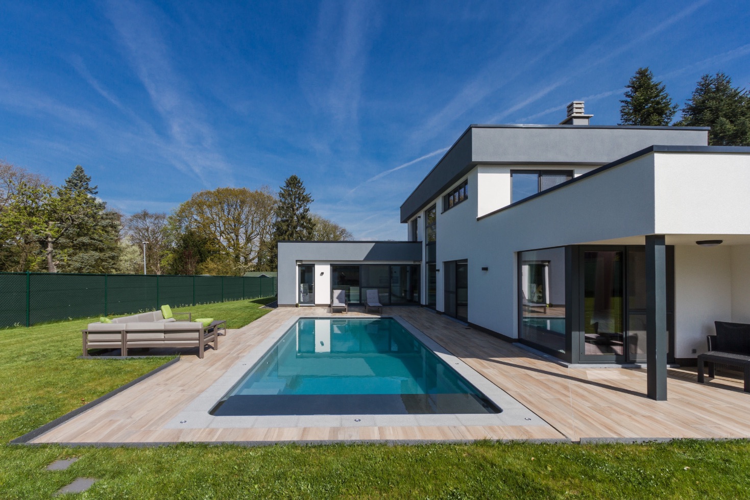 Réalisation contemporaine avec piscine Beaufays