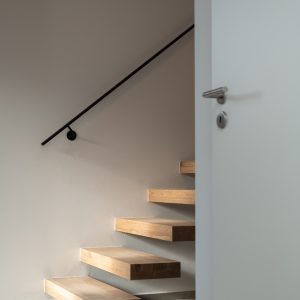 Escaliers d'une construction contemporaine à Esneux