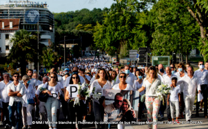 Marche blanche en l'honneur du conducteur de bus Philippe Monguillot