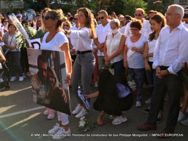 Marche blanche en l'honneur du conducteur de bus Philippe Monguillot