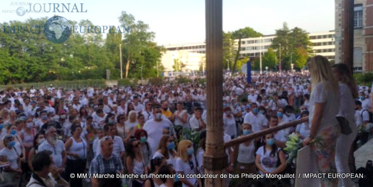 Marche blanche en l'honneur du conducteur de bus Philippe Monguillot