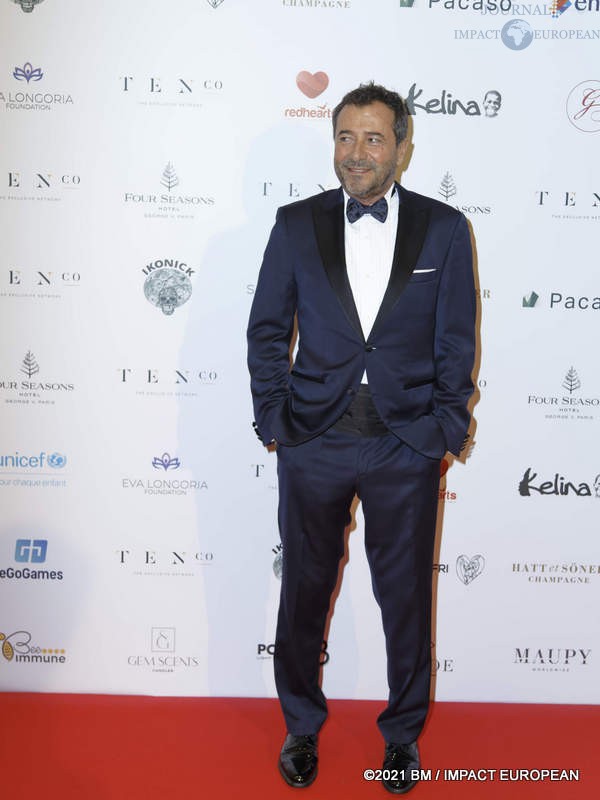 Bernard Montiel lors de la 10ème édition du Global Gift Gala au Four Seasons Hotel George V à Paris