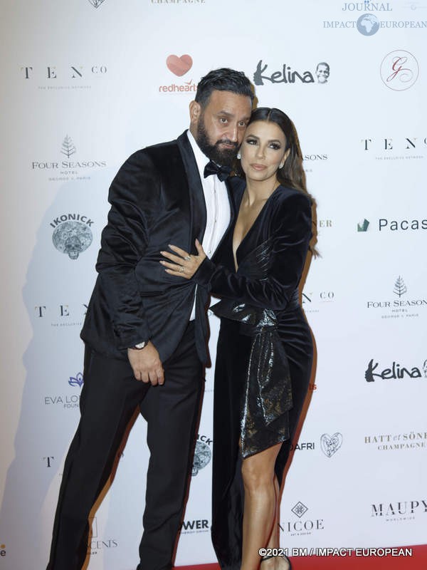 Cyril Hanouna et Eva Longoria lors de la 10ème édition du Global Gift Gala au Four Seasons Hotel George V à Paris