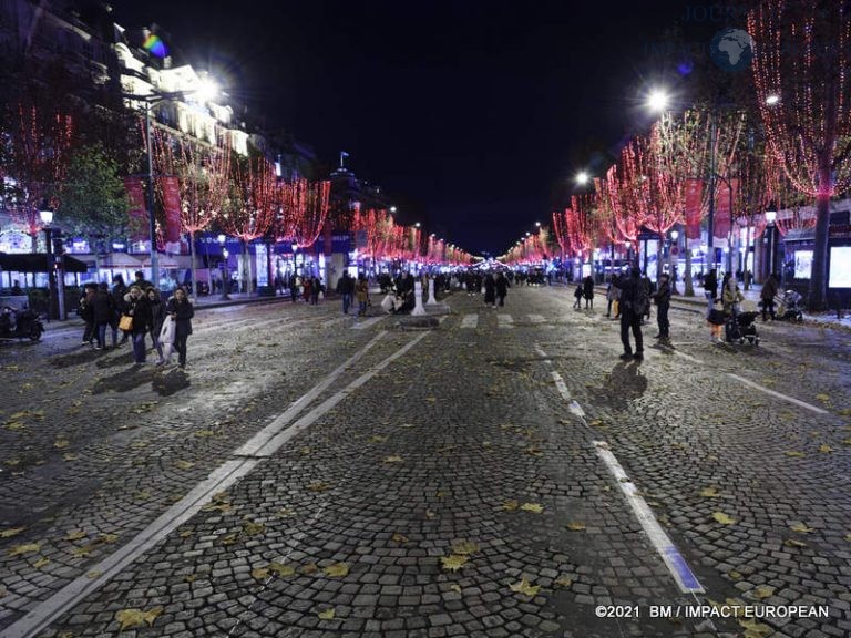 Illuminations Champs-Elysées 53