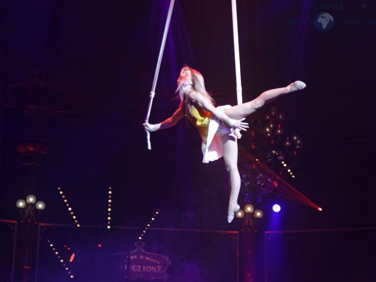 CIRQUE D'HIVER BOUGLIONE la saison 2021-2022 Dingue 39