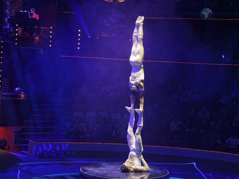 CIRQUE D'HIVER BOUGLIONE la saison 2021-2022 Dingue 59