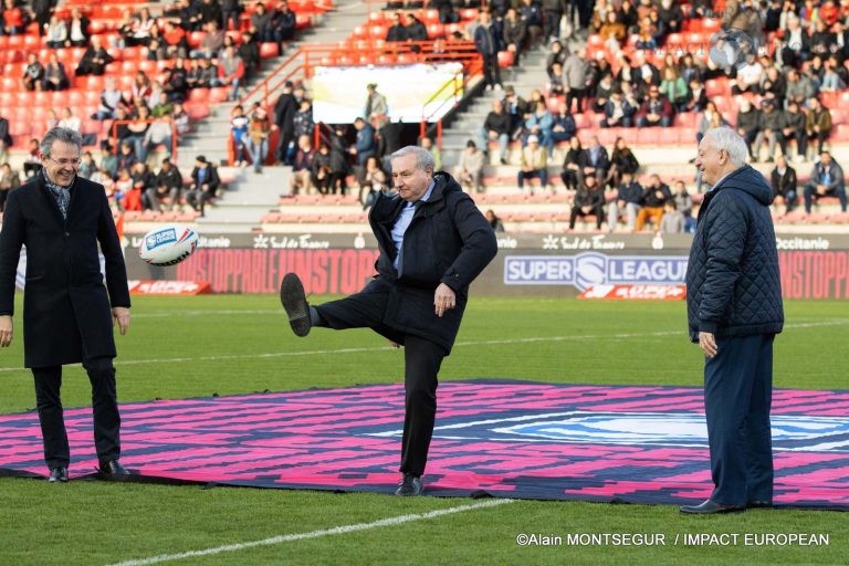 De Gauche à droite: Luc  Lacoste ( Président dela fédération française de rugby à XIII ), Jean-Luc Moudenc (maire de Toulouse) et  Bernard Sarrazain (Président du TO )