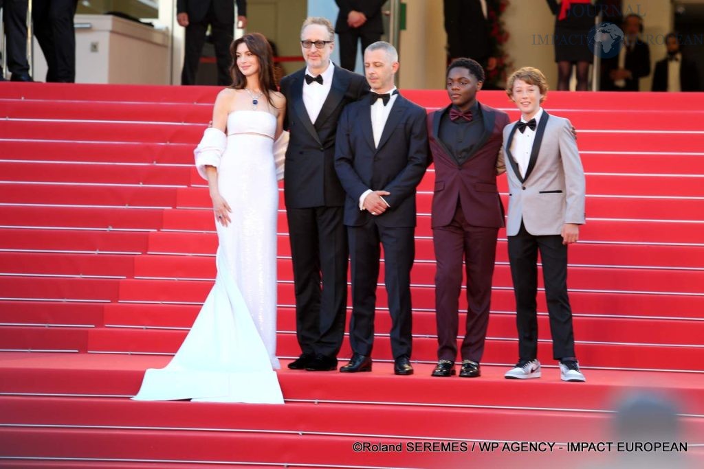 Anne Hathaway, Director James Gray, Jeremy Strong, Jaylin Webb et Michael Banks Repeta