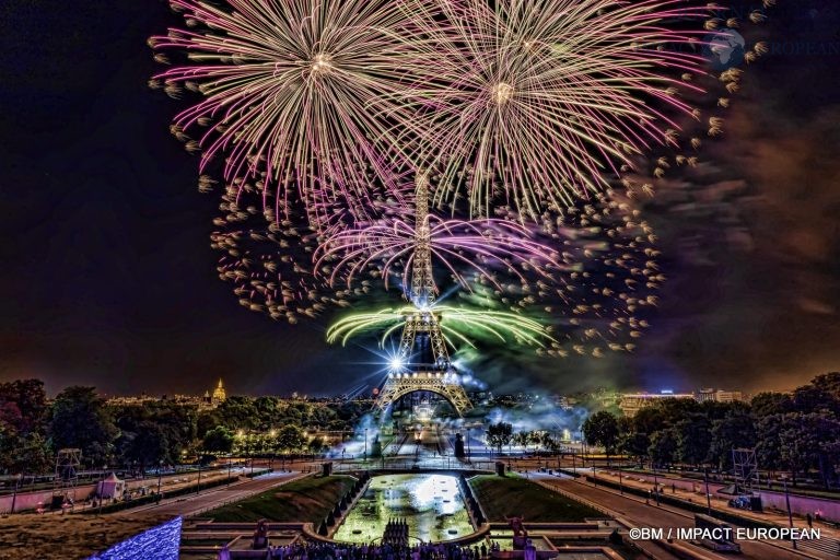 Feux d'artifices tour Eiffel 2022 001