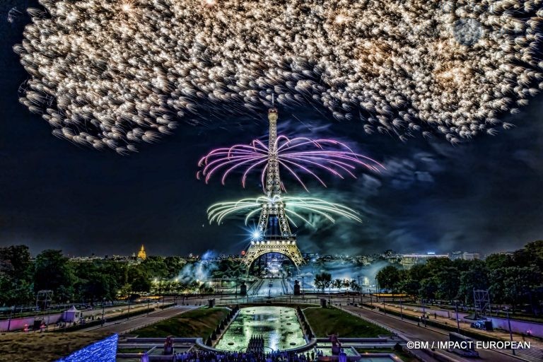 Feux d'artifices tour Eiffel 2022 002