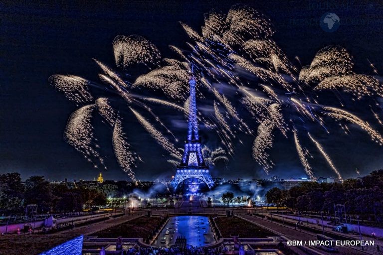 Feux d'artifices tour Eiffel 2022 008