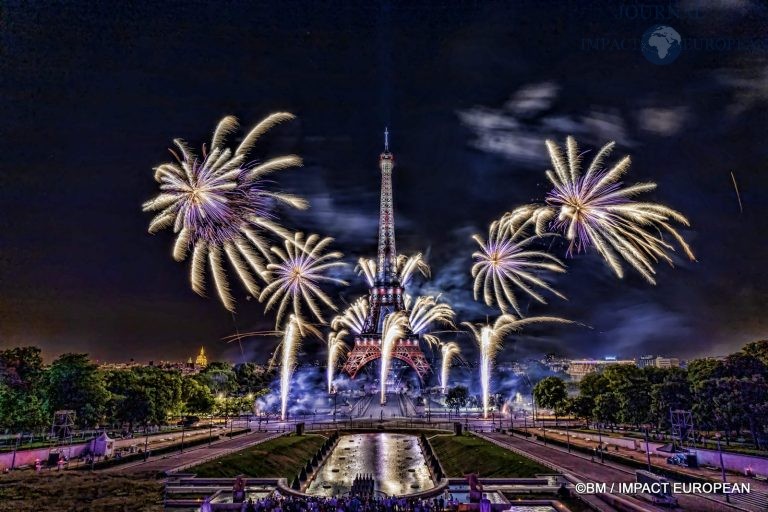 Feux d'artifices tour Eiffel 2022 011