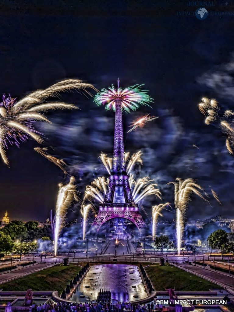 Feux d'artifices tour Eiffel 2022 012