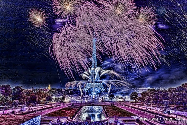 Feux d'artifices tour Eiffel 2022 028