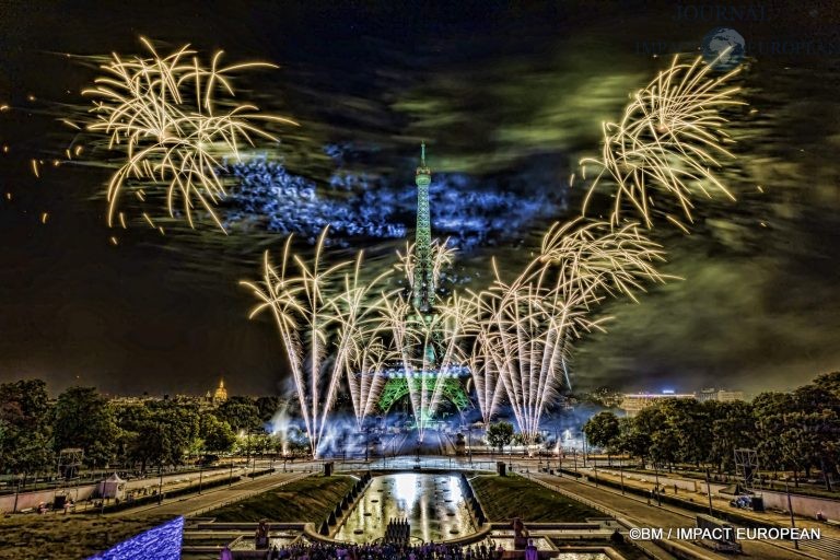 Feux d'artifices tour Eiffel 2022 035