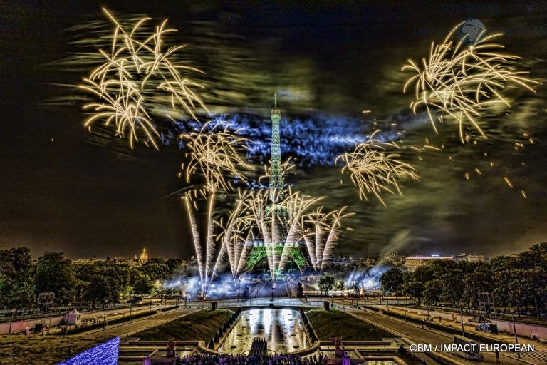 Feux d'artifices tour Eiffel 2022 037