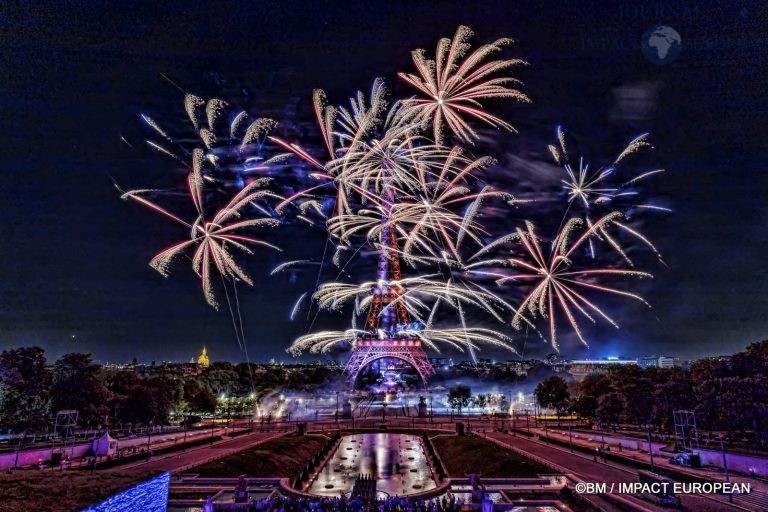 Feux d'artifices tour Eiffel 2022 039