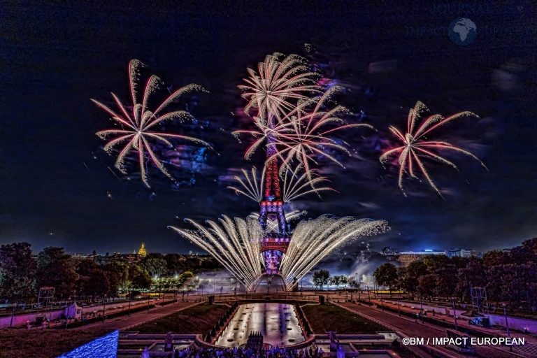 Feux d'artifices tour Eiffel 2022 040