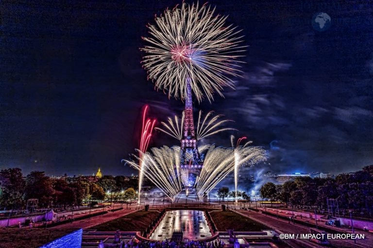 Feux d'artifices tour Eiffel 2022 041